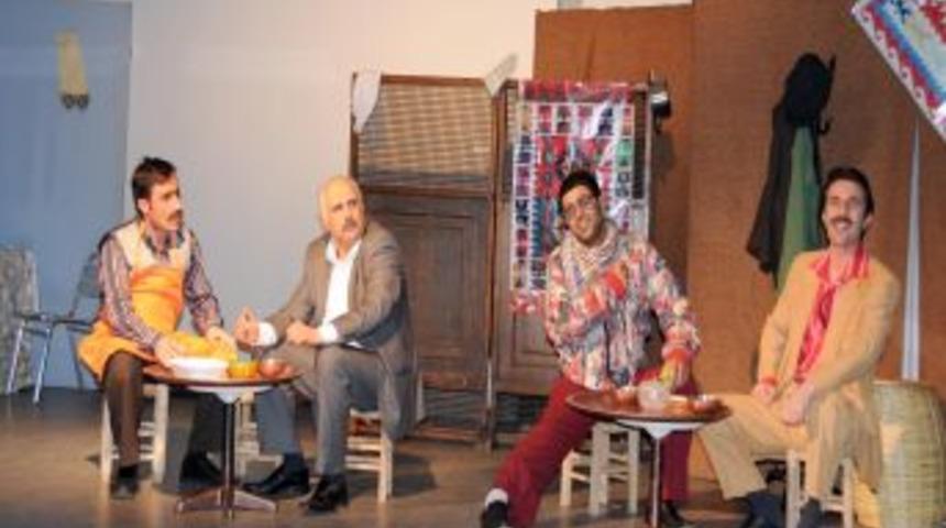 &lsquo;Bir Yiğit Vardı&rsquo; isimli tiyatro oyunu Manisa&rsquo;da sahnelendi