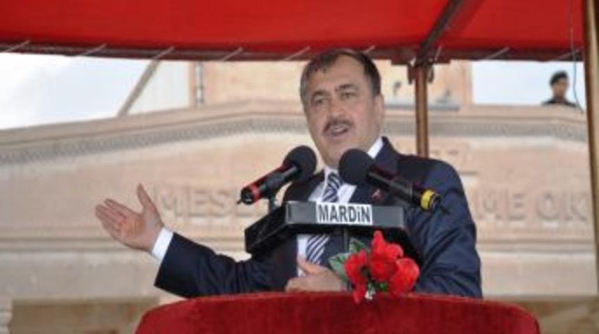 Mesleki okulun a&ccedil;ılışını &uuml;&ccedil; bakan birlikte yaptı