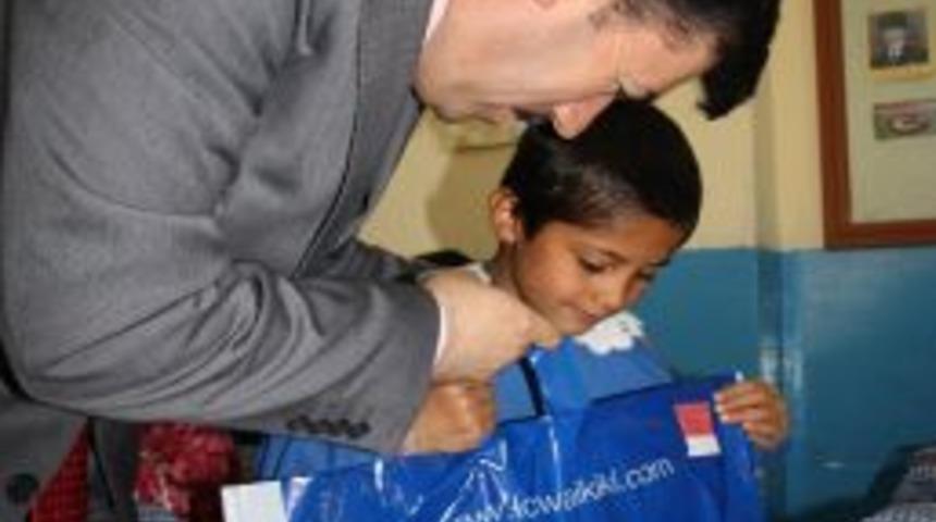 &Ouml;zel Sema İlk&ouml;ğretim Okulu &ouml;ğrencilerinden kardeş okul &ouml;ğrencilerine yardım