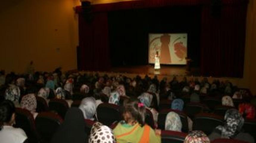 Kutlu Doğum Programı'na katılanlar salona sığmadı