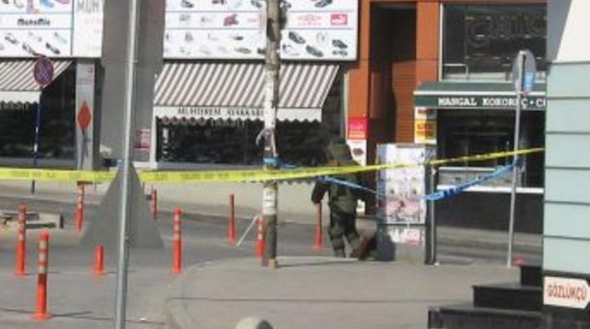 Banka şubesi &ouml;n&uuml;ne bırakılan paket f&uuml;nye ile patlatıldı