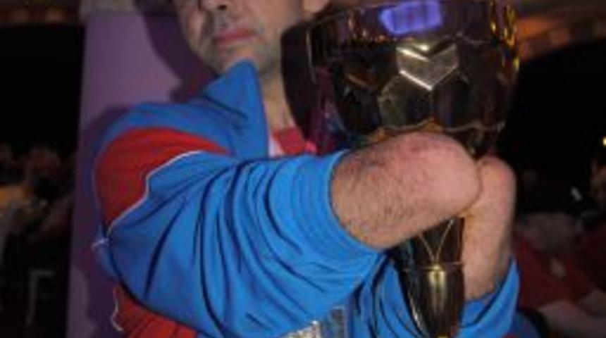 İki eli kesik olan Sırp sporcu, &uuml;&ccedil;&uuml;nc&uuml; fotoğraf sergisini Belgrad'ta a&ccedil;acak