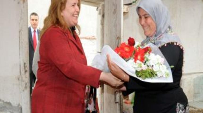 Kızlarını okutmakta zorlanan anneye Balkanlıoğlu sahip &ccedil;ıktı