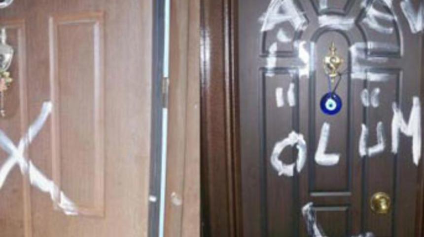 Alevilerin kapılarına korkutan işaret