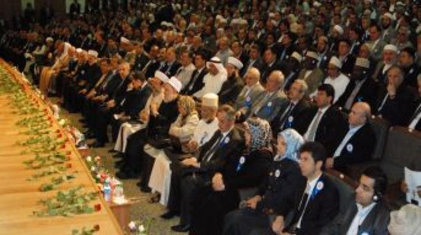 Bozdağ'dan, İslam alimlerine: Elinizdeki ışıkla karanlıkta kalanları aydınlatın