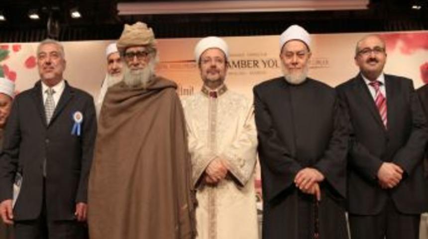 G&ouml;rmez: Rabbimiz namazda problemleri &ccedil;&ouml;zme yolunu g&ouml;steriyor