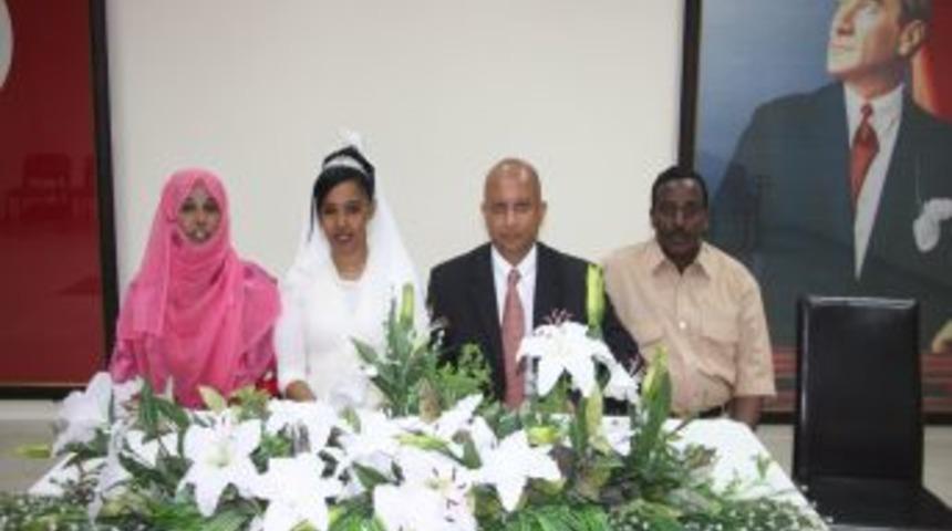 Somalili Profes&ouml;r Kasım Burdur'da evlendi