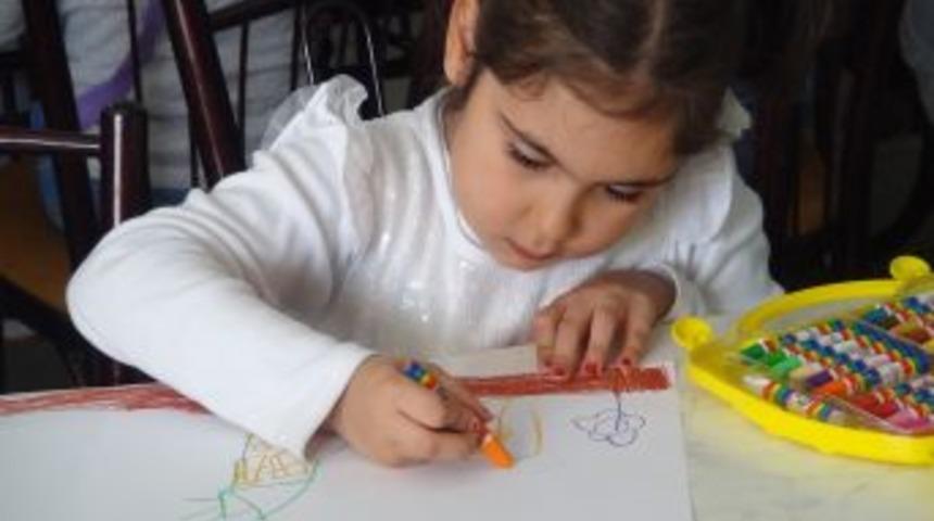 Anasınıfı &ouml;ğrencileri hem yarıştı hem eğlendi