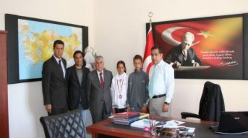 Kaymakam Dilsiz, başarılı sporcuları makamında kabul etti