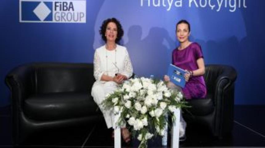 H&uuml;lya Ko&ccedil;yiğit, yarım asırlık kariyerini ta&ccedil;landıran &ouml;d&uuml;l&uuml;n&uuml; Gaziantep&rsquo;te aldı