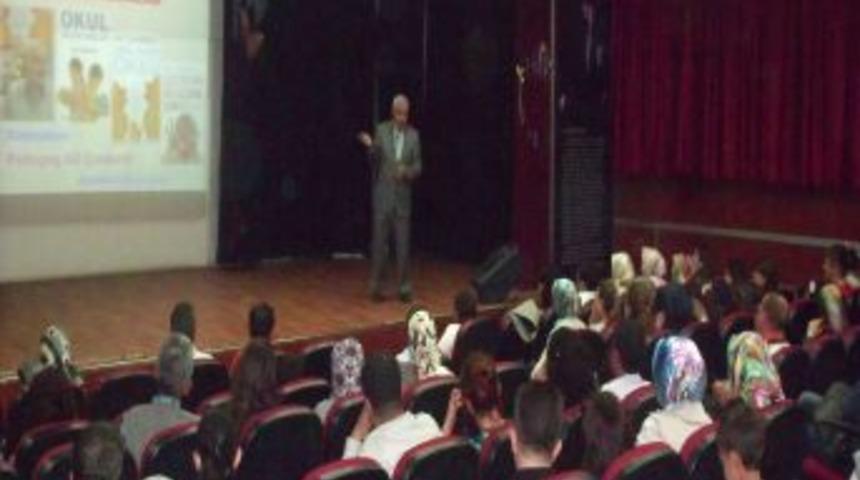 Pedagog yazar &Ccedil;ankırılı, &ouml;ğrencilere ve velilerine seminer verdi