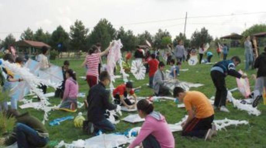 Şenlikte bin uçurtma dağıtıldı