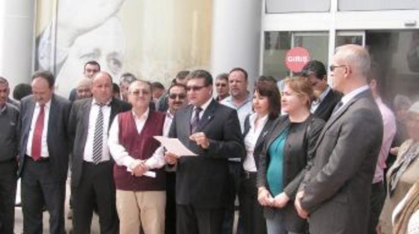 AK Parti İl Başkanlığı'na aday olan Akg&uuml;l, parti binasına alınmadı