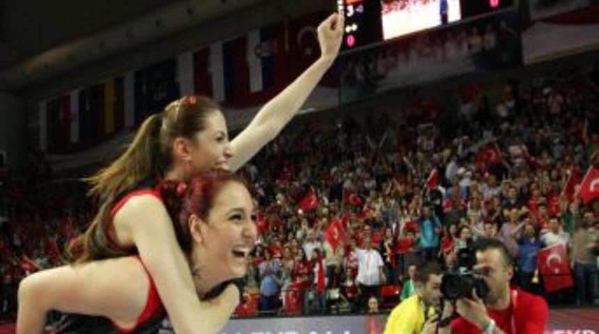 Rusya'yı 3-1 yenen Filenin Sultanları finalde