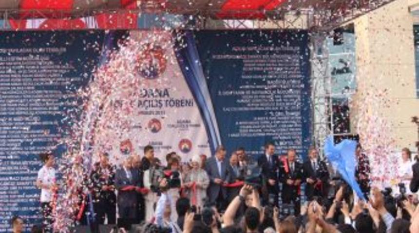 Emine Erdoğan, Vali Coş'un kızını Başbakan'ın koltuğuna oturttu