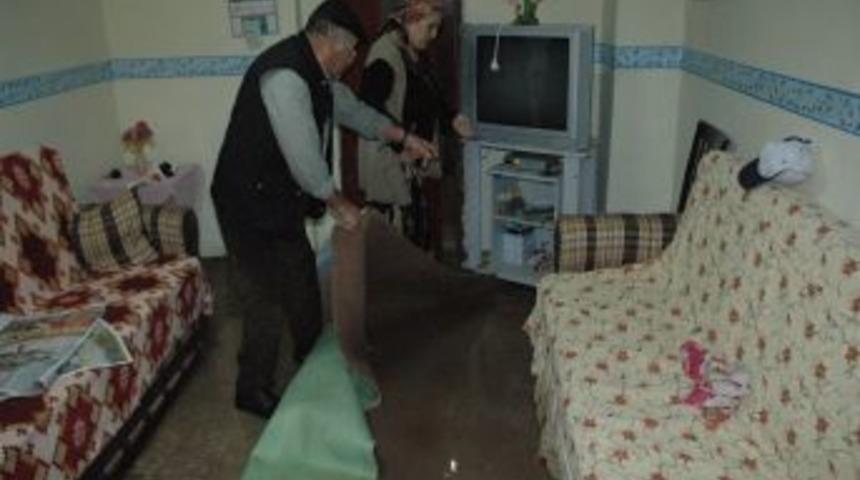 Kırşehir&rsquo;de yağmur sele d&ouml;n&uuml;şt&uuml;