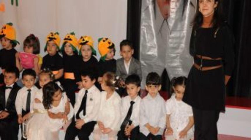 Ergin Koleji anasınıfı &ouml;ğrencileri İngilizce tiyatro oyunu sahneledi