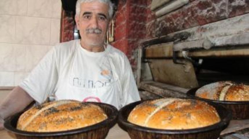 Burhaniye&rsquo;de 'Osmanlı Ekmeği' &uuml;retiliyor