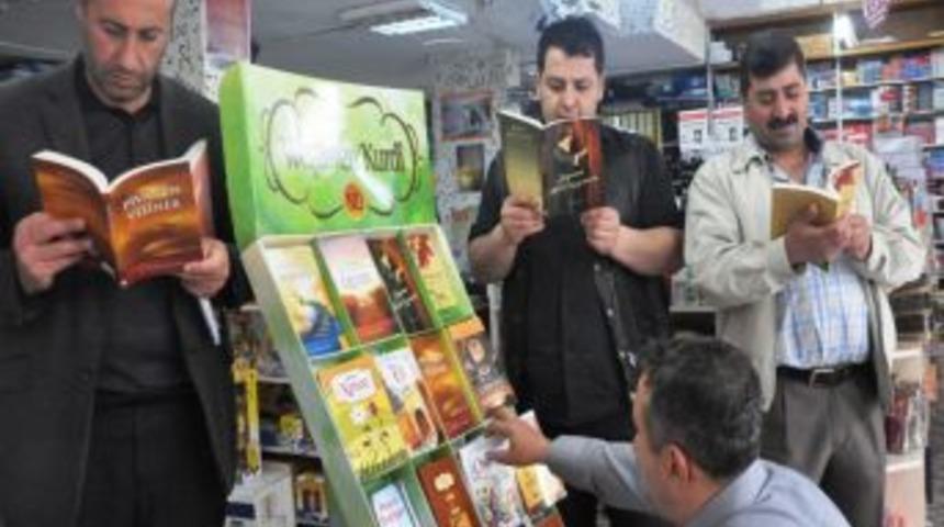 K&uuml;rt&ccedil;e'ye &ccedil;evrilen kitaplar Bitlis&rsquo;te ilgi g&ouml;r&uuml;yor