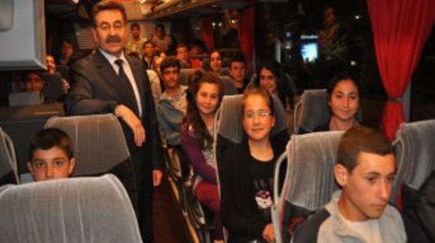 Başkan Odabaşı, &ouml;ğrencileri &Ccedil;anakkale&rsquo;ye uğurladı