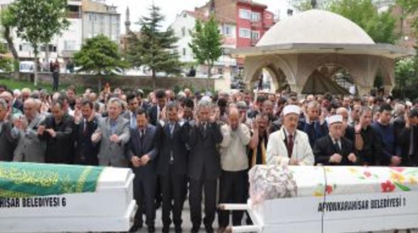Arın&ccedil;, Afyonkarahisar'da cenaze namazına katıldı