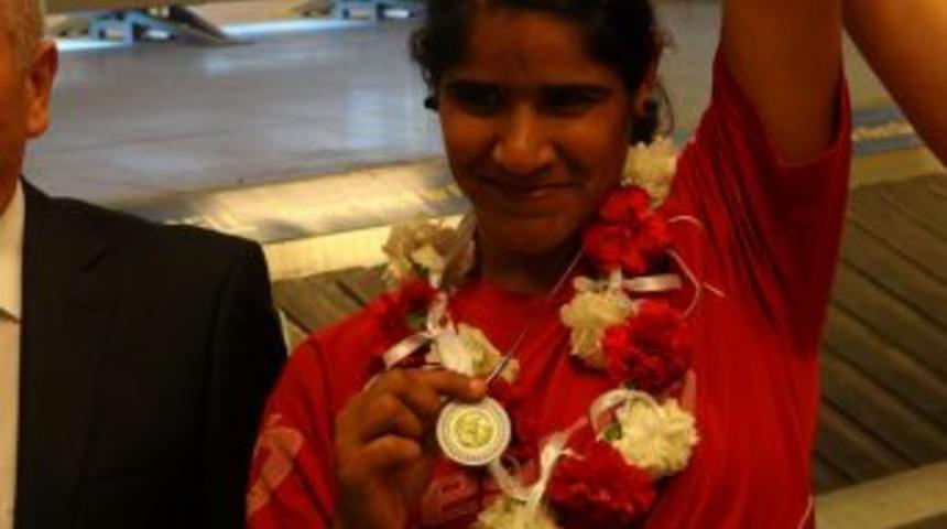 Cami avlusundan, olimpiyatlara