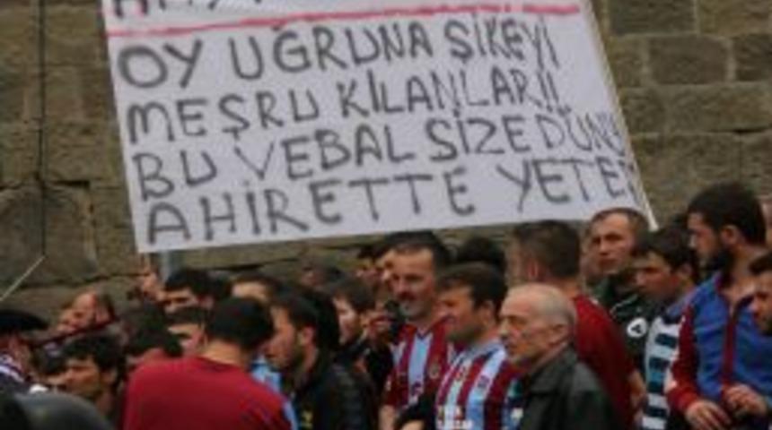 Trabzonspor taraftarı, &lsquo;temiz futbol&rsquo; i&ccedil;in y&uuml;r&uuml;d&uuml;