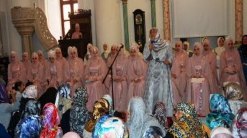 İzmirli 28 kız, hafızlık payesi ile ta&ccedil;landı