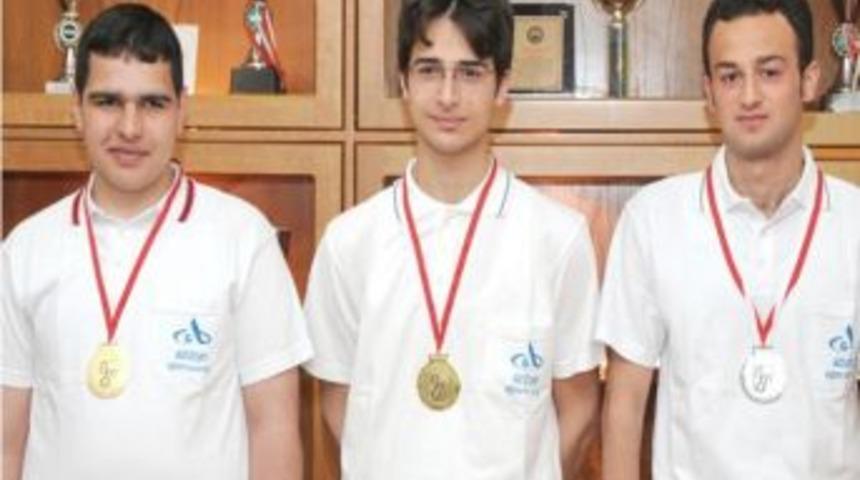 Aziziye Koleji&rsquo;nin Matematik Takımı, T&uuml;rkiye&rsquo;yi şampiyonluğa taşıdı