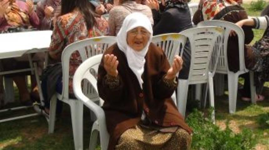 &Ccedil;ankırılı &ccedil;ift&ccedil;iler yağmur duasına &ccedil;ıktı