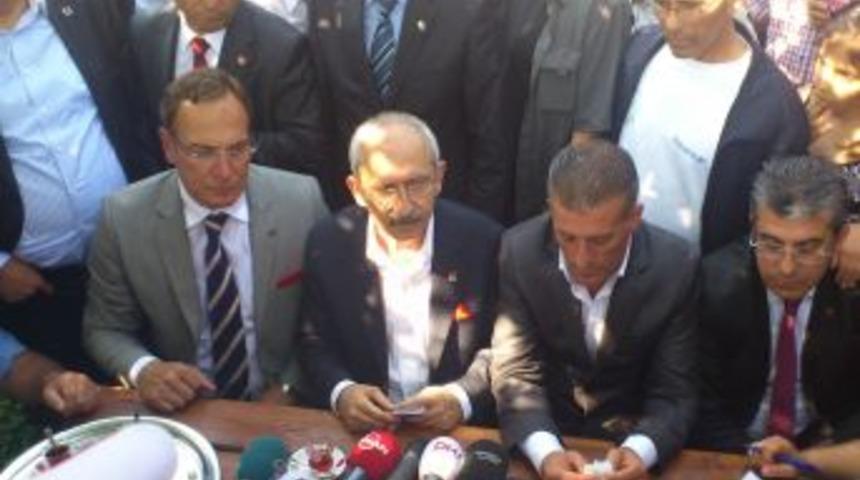 Kılı&ccedil;daroğlu&rsquo;ndan taksici esnafına s&uuml;rpriz ziyaret