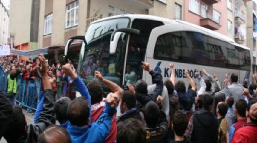 Trabzonspor taraftarından Fenerbah&ccedil;e'ye tepki