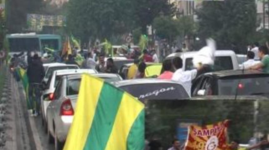 Urfa-GS aşkı caddelere taştı