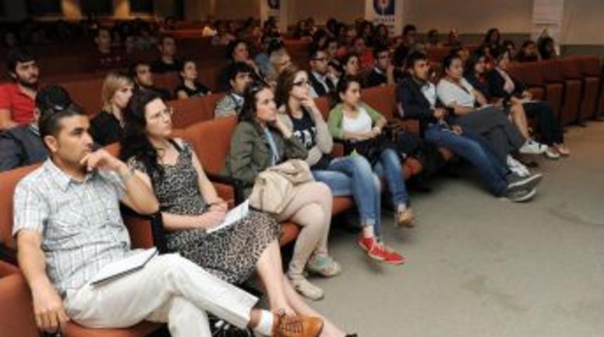 Gen&ccedil;lik Akademisi'nden Gen&ccedil;lere Kariyer Eğitimi