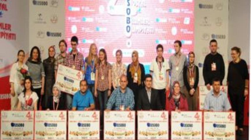 Geleceğin sosyal bilimcileri &ouml;d&uuml;llerini aldı