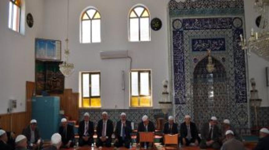 Bu k&ouml;yde 50 yıldır Peygamber Mevlidi'nde buluşuluyor