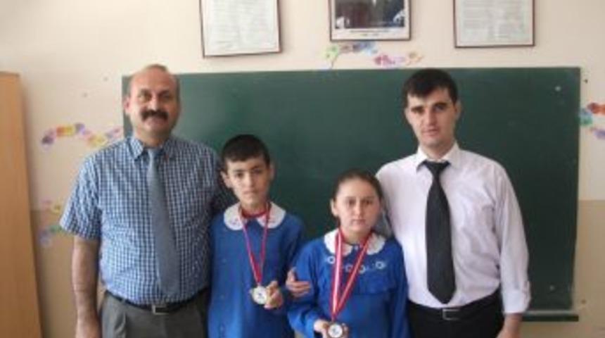 Yakuplar İlk&ouml;ğretim Okulu Madalyaları Topladı