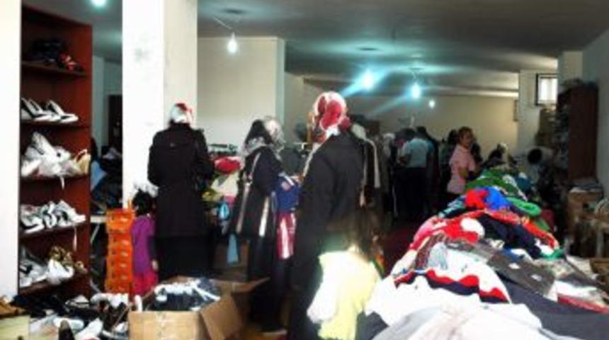 Kimse Yok Mu Derneği'nden Yoksul Aileler Yararına Kermes