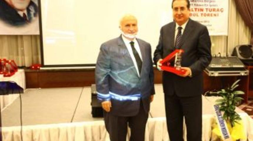 &Ouml;zcan, Yılın En Başarılı Belediye Başkanı Se&ccedil;ildi