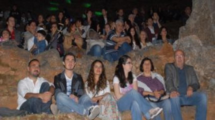 Antik Tiyatroda Konsere Yoğun İlgi Oldu