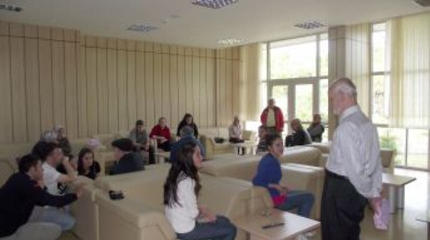 &Ccedil;amlıhemşinli &ouml;ğrenciler, huzurevini huzurlu buldu