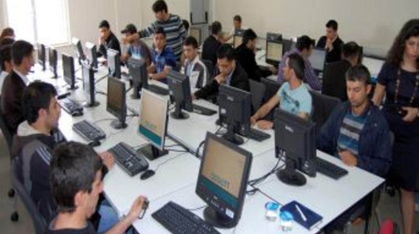 Adaylar, 'klavye' Ve 'genel Yetenek' Sınavına Tabi Tutuluyor