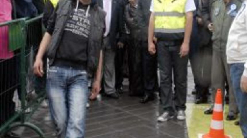 Sarhoş g&ouml;zl&uuml;ğ&uuml; bile alkol&uuml;n olumsuz etkisini anlatmaya yetti