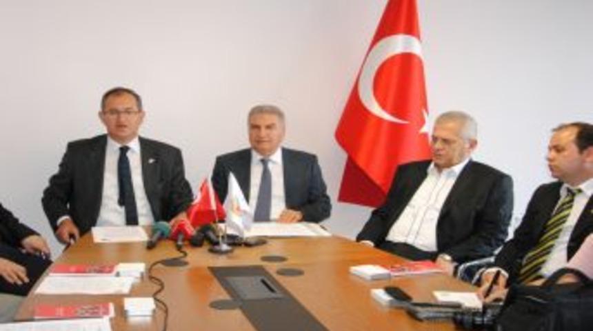 Basın &Ouml;zg&uuml;rl&uuml;ğ&uuml; &Ouml;d&uuml;l&uuml; Cezaevine Giren Gazetecilere Verildi