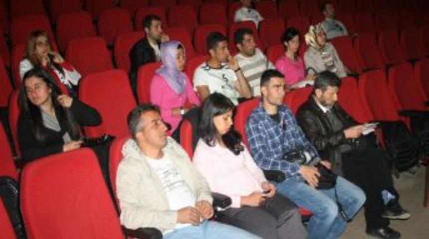 &Uuml;niversite Gen&ccedil;liği Sorunlarını Tartıştı