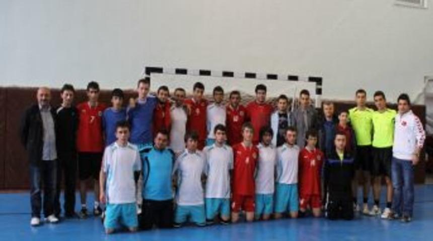 Hentbol'da B&uuml;y&uuml;k Başarı