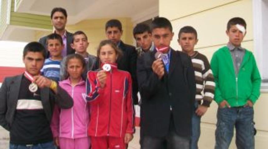 Tekmanlı &Ccedil;ocukların Atletizm Sevgisi