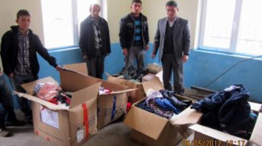 Kur'an Evi Derneğinden İhtiya&ccedil; Sahiplerine Kıyafet Yardımı