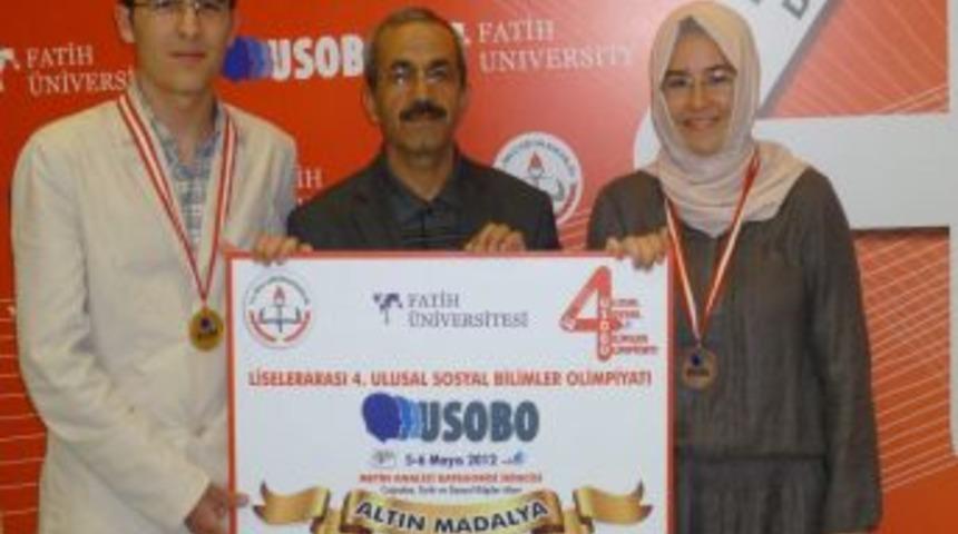 Şehzadeli &Ouml;ğrenci Madalya &Ouml;d&uuml;l&uuml;n&uuml; Van'a Bağışladı