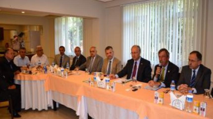 Manisa Merkez'de 2 Yılda 300 Kilometre Ova Yolu Islah Edildi